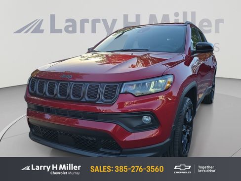 Used 2025 Jeep Compass Latitude w/ Altitude Special Edition AWD/4WD image 1