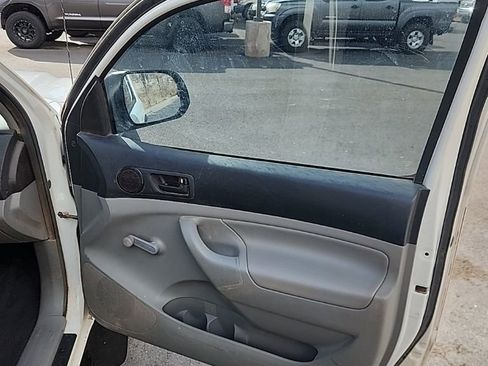 Used 2014 Toyota Tacoma Base image 16