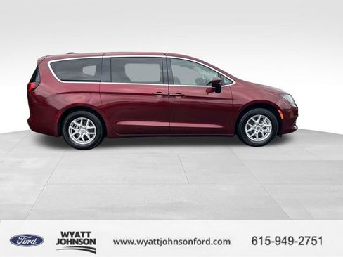 Used 2022 Chrysler Voyager LX FWD image 2