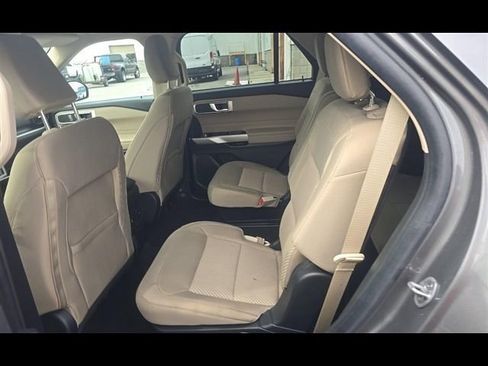 Used 2023 Ford Explorer XLT AWD/4WD image 6