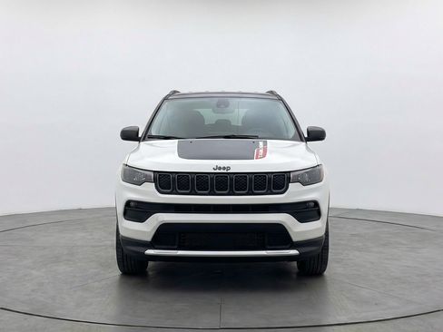 Used 2025 Jeep Compass Trailhawk AWD/4WD image 2