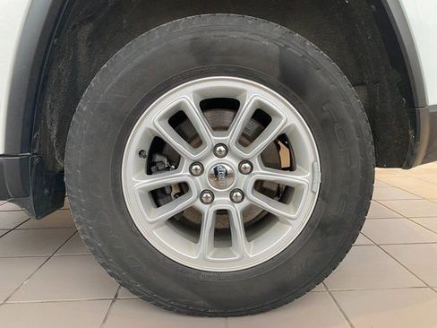 Used 2020 Jeep Grand Cherokee Laredo image 21