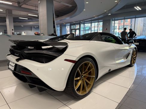 Used 2021 McLaren 720S Spider image 6
