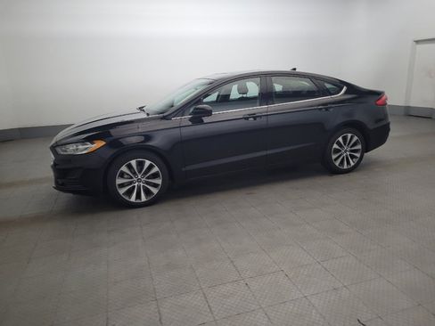 Used 2020 Ford Fusion SE image 2