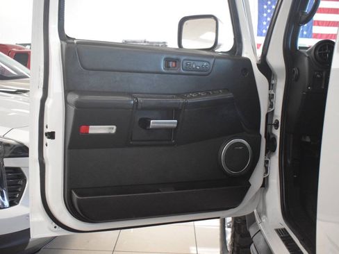 Used 2005 HUMMER H2 w/ Preferred Equipment Group AWD/4WD image 40