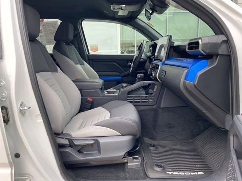 Certified 2025 Toyota Tacoma TRD Sport image 17