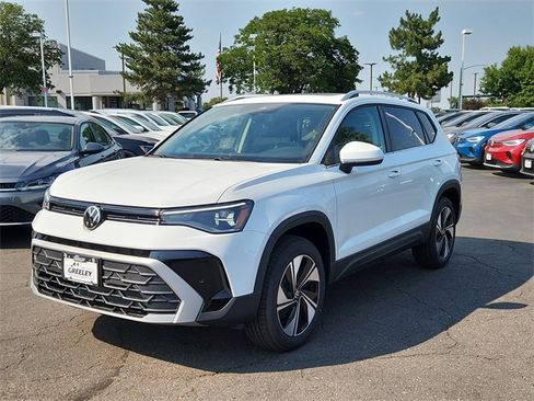 New 2025 Volkswagen Taos SE image 4