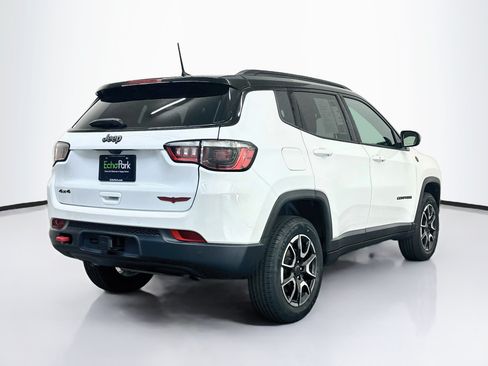 Used 2025 Jeep Compass Trailhawk w/ Trailer Tow Group AWD/4WD image 9