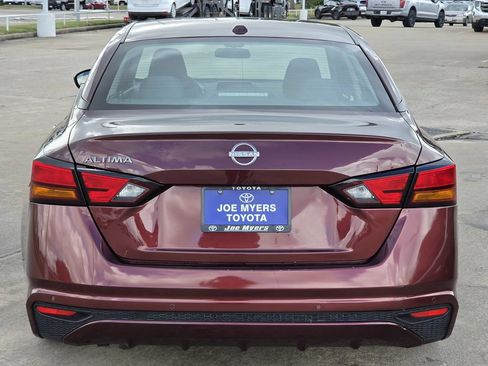 Used 2025 Nissan Altima 2.5 SV FWD image 8
