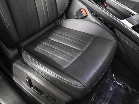 Used 2022 Audi e-tron Premium Plus w/ Premium Plus Package image 47