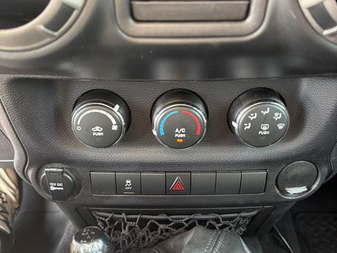 Used 2017 Jeep Wrangler Unlimited Sport w/ Connectivity Group AWD/4WD image 19