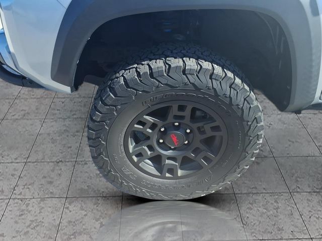Used 2022 Toyota Tacoma TRD Off-Road w/ Technology Package AWD/4WD image 7