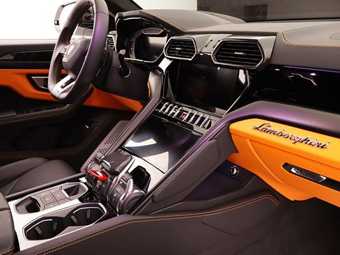 Used 2024 Lamborghini Urus S image 39