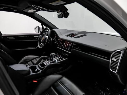 Used 2023 Porsche Cayenne image 40