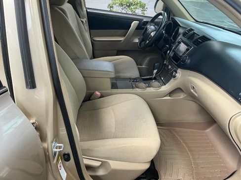 Used 2013 Toyota Highlander Plus FWD image 15