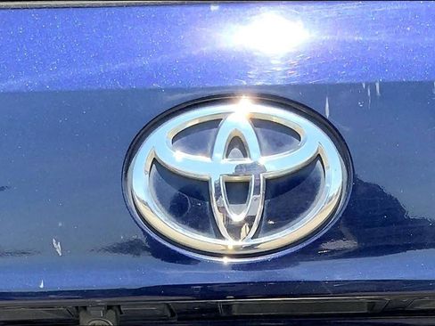 Used 2021 Toyota Highlander LE FWD image 10