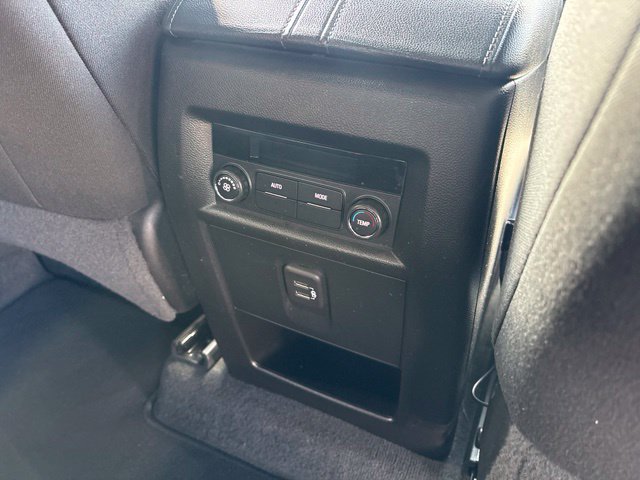 Used 2023 Chevrolet Traverse LT FWD image 30