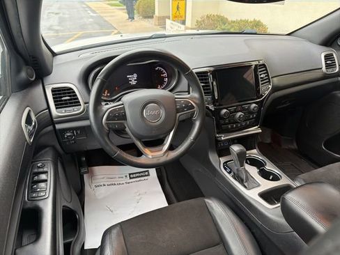 Used 2019 Jeep Grand Cherokee Altitude AWD/4WD image 18