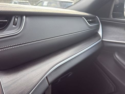 New 2025 Jeep Grand Cherokee Limited w/ Luxury Tech Group II image 22