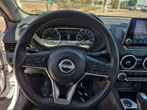 Used 2024 Nissan Sentra SV FWD image 9