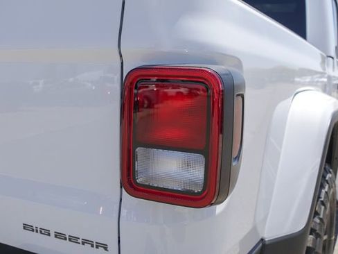 New 2025 Jeep Gladiator Sport image 7