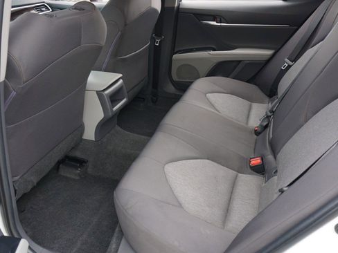 Used 2018 Toyota Camry LE image 27