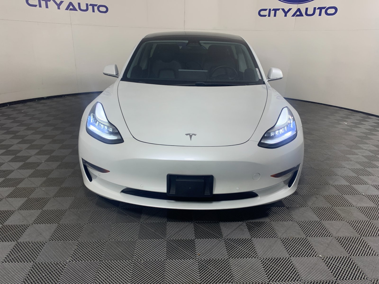 Used 2020 Tesla Model 3 Standard Range RWD image 9