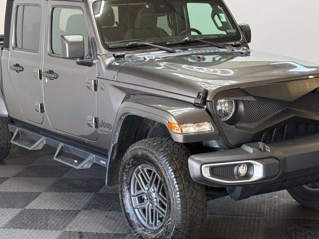 Certified 2024 Jeep Gladiator Sport AWD/4WD image 2