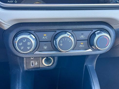 Used 2022 Nissan Versa SV w/ Trunk Package image 27