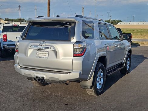 Used 2024 Toyota 4Runner SR5 Premium image 7