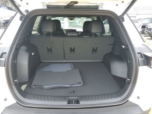 New 2026 Chevrolet Equinox LT w/ Convenience Package II FWD image 8