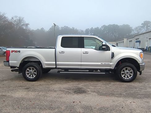 Used 2017 Ford F350 Lariat w/ Chrome Package image 3