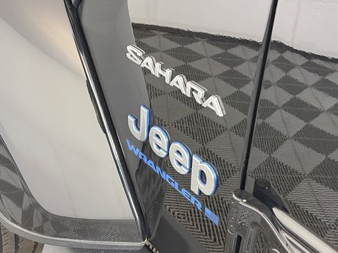 Used 2023 Jeep Wrangler Sahara w/ Cold Weather Group AWD/4WD image 16