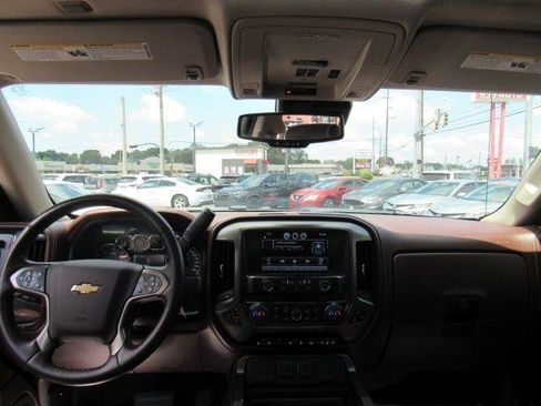 Used 2015 Chevrolet Silverado 1500 High Country w/ High Country Premium Package AWD/4WD image 19