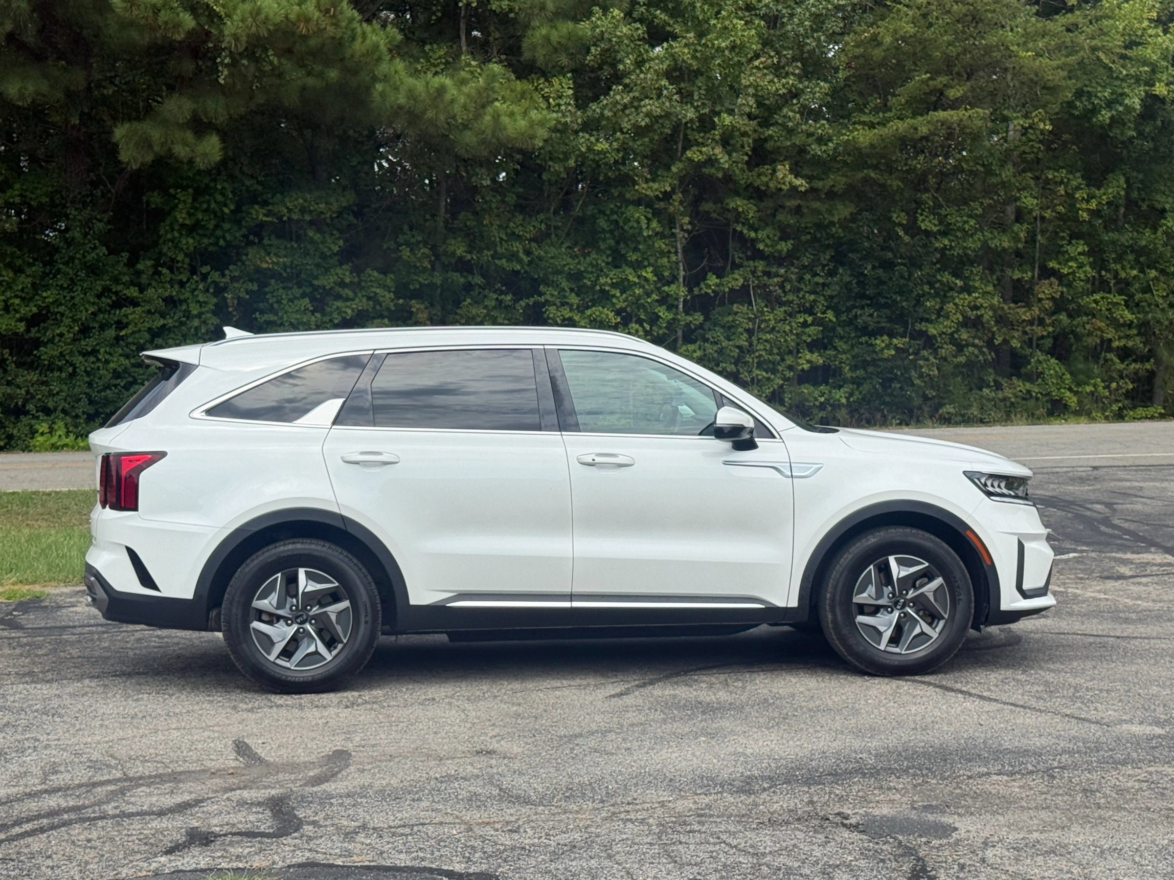 Used 2021 Kia Sorento S FWD image 3