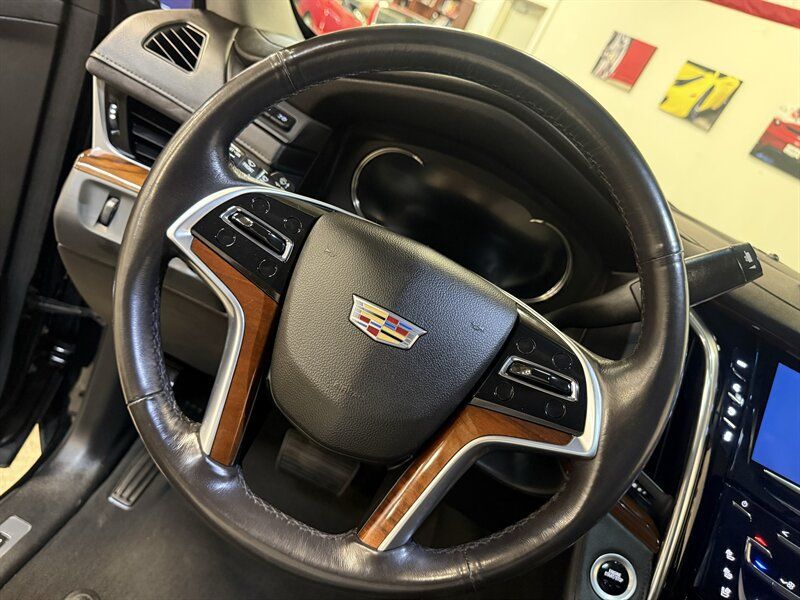 Used 2018 Cadillac Escalade Luxury AWD/4WD image 19