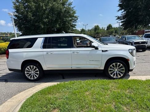 Used 2021 GMC Yukon XL Denali w/ Denali Premium Package AWD/4WD image 7