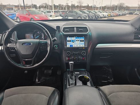 Used 2017 Ford Explorer XLT w/ Equipment Group 202A AWD/4WD image 12