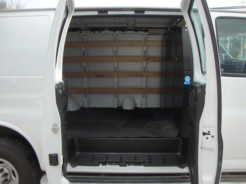 Used 2024 GMC Savana 2500 w/ Driver Convenience Package RWD image 5
