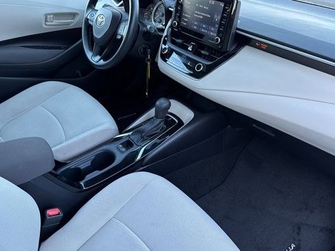 Used 2022 Toyota Corolla LE image 15