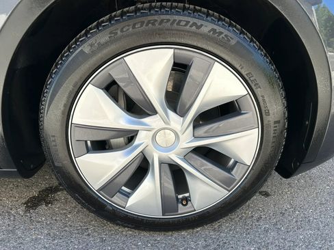 Used 2024 Tesla Model Y Long Range AWD/4WD image 15