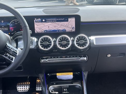 Certified 2025 Mercedes-Benz GLB 250 4MATIC image 31