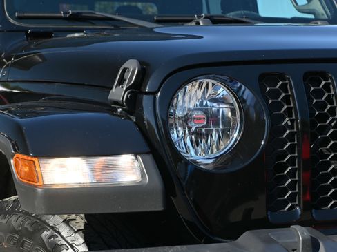 Used 2022 Jeep Gladiator Sport image 25