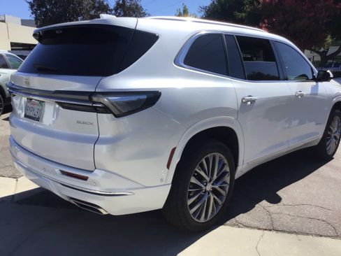 Used 2025 Buick Enclave Avenir w/ Super Cruise Package FWD image 5