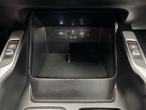 Used 2024 Kia Sorento S image 25