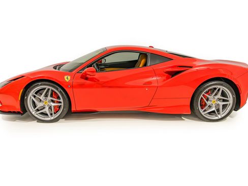 Used 2020 Ferrari F8 Tributo image 3