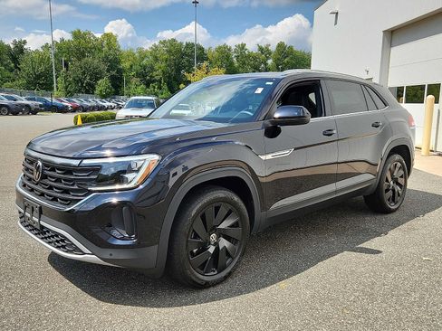 Used 2024 Volkswagen Atlas Cross Sport SE w/ Panoramic Sunroof Package AWD/4WD image 3