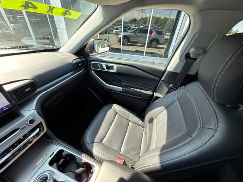 Used 2022 Ford Explorer XLT AWD/4WD image 23
