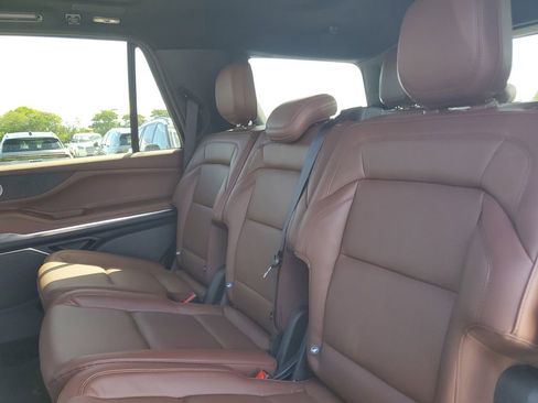 New 2025 Lincoln Navigator Reserve image 12