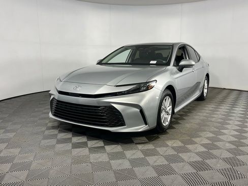Used 2026 Toyota Camry LE image 3